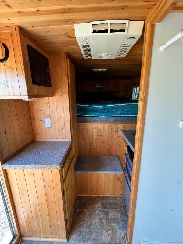 2004 Sundowner 3 Horse Weekender Horse Trailer - Image 10