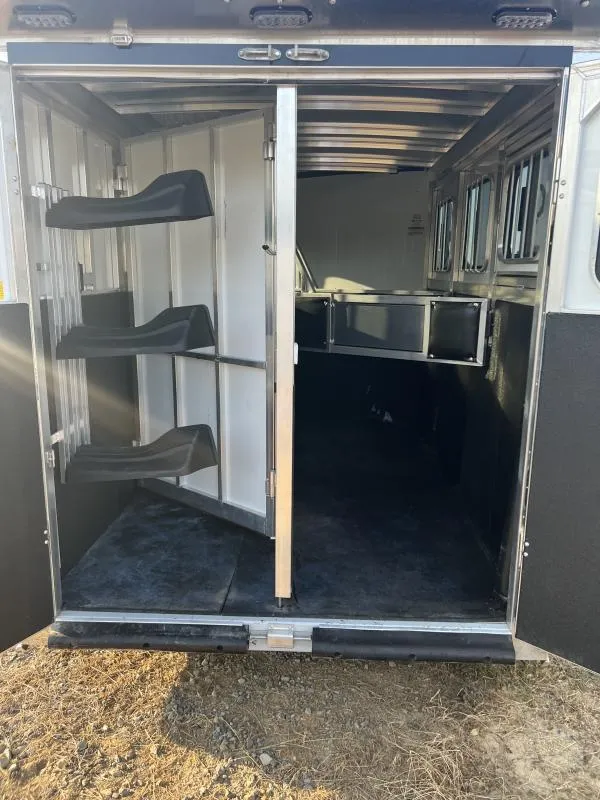 2022 Sundowner 3 Horse Slant GN Trailer - Image 11
