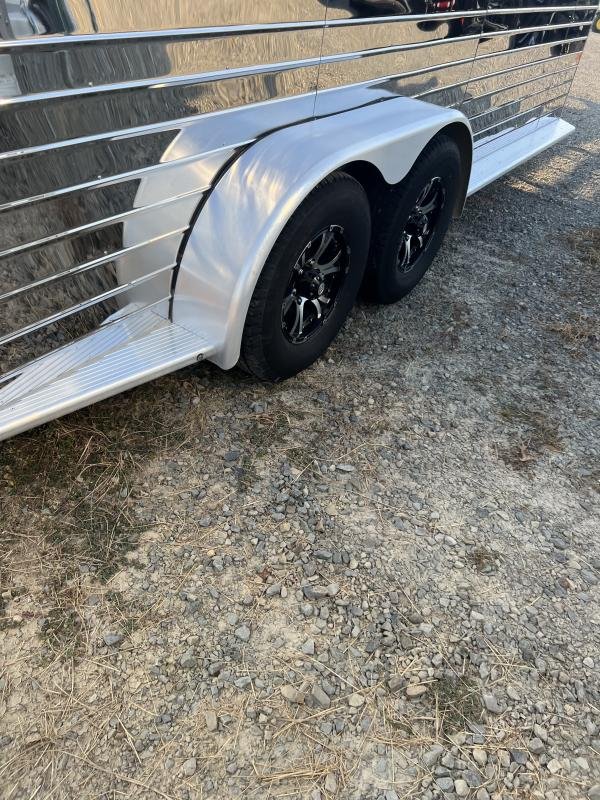 2022 Sundowner 3 Horse Slant GN Trailer - Image 3