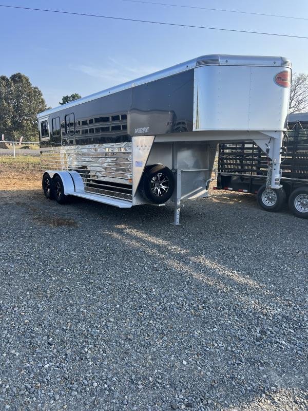 2022 Sundowner 3 Horse Slant GN Trailer - Image 4
