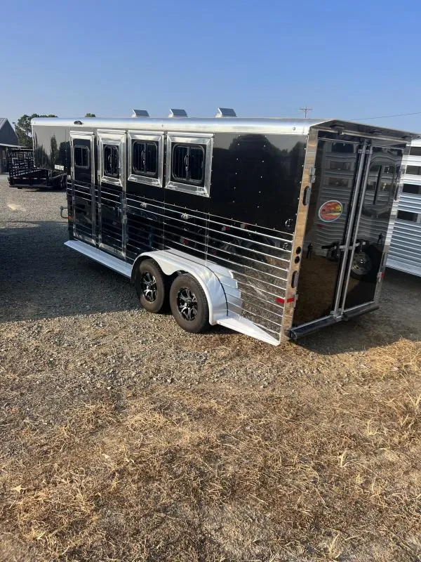 2022 Sundowner 3 Horse Slant GN Trailer - Image 6
