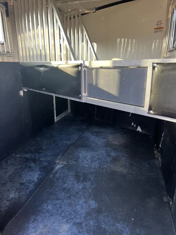 2022 Sundowner 3 Horse Slant GN Trailer - Image 12
