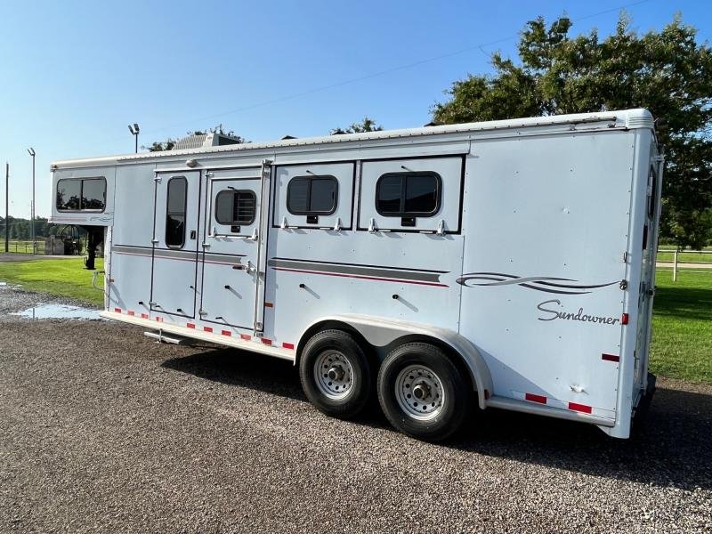 2004 Sundowner 3 Horse Weekender Horse Trailer - Image 2