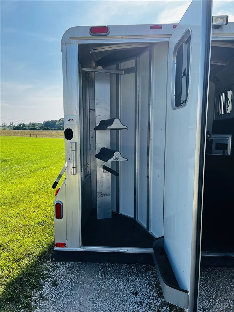 2015 4 Star 2 Horse Slant Load Bumper Pull - Image 8