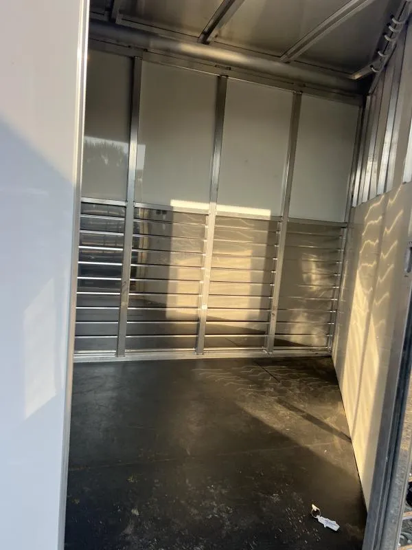 2022 Sundowner 3 Horse Slant GN Trailer - Image 7